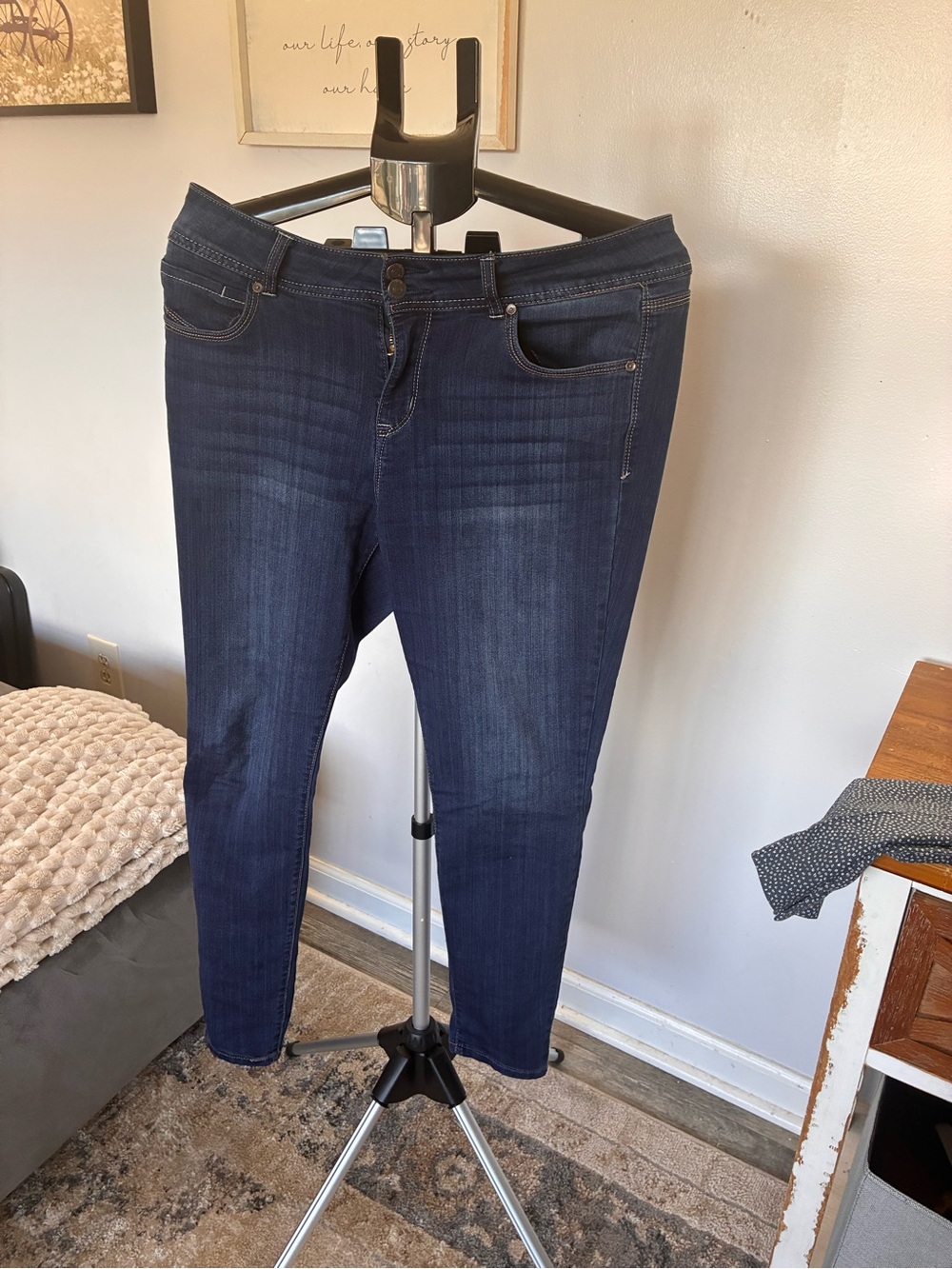 Wallflower Women's Dark Indigo Stretch Skinny Jeans